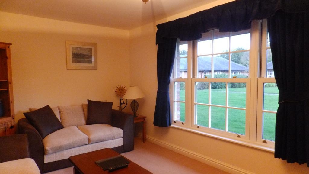 Netley Hall Dorrington 外观 照片